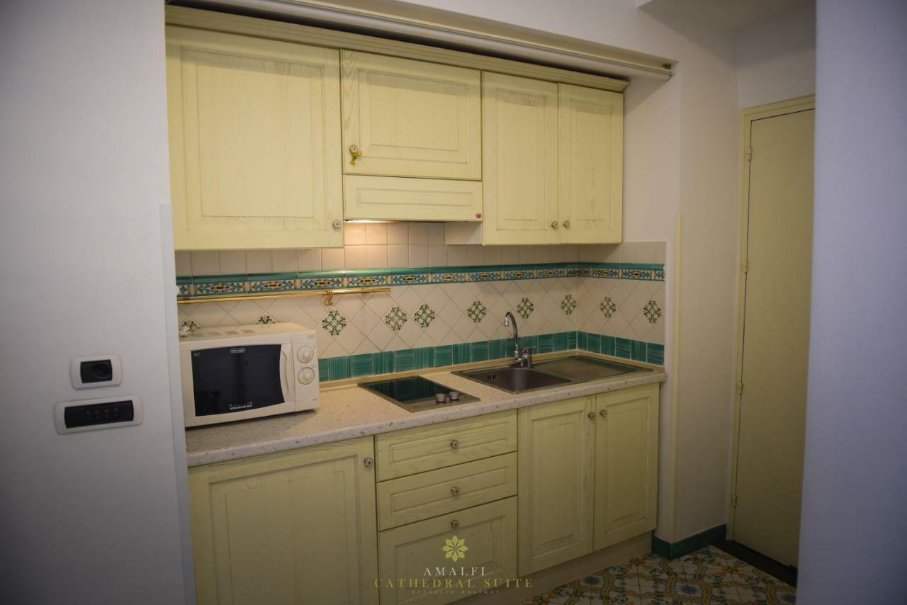 Cathedral Apartment *